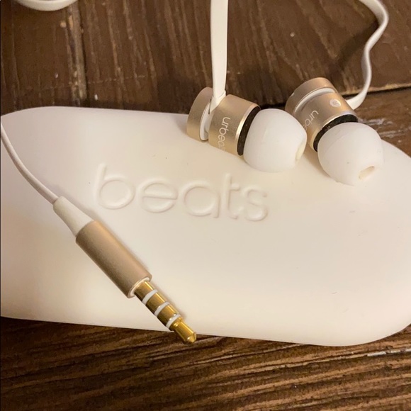 beats Accessories - Beats Wired Earbuds Brand New!!